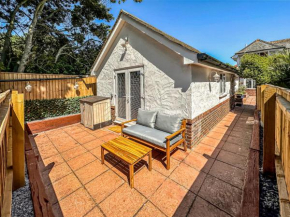 The Annex - Unparalleled Beach Front Luxury Accommodation - Private South West Facing Patio Area - Pet Friendly - Sky - Netflix - Super Fast WI-FI - Stones Throw To The Beach